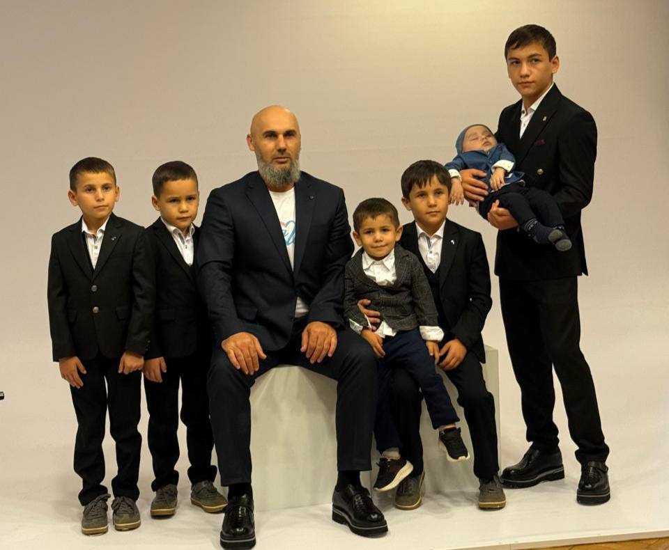 Многодетная семья Ахмадовых–Селиевых из Чеченской Республики — стали победителями в номинации «Многодетная семья»